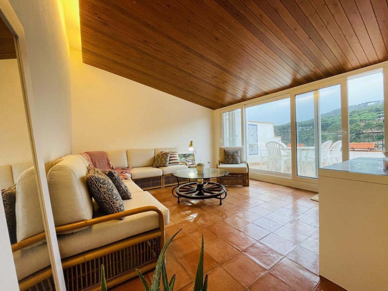Apartamento Tamariu Platja - Penthouse On Passeig Del Mar. Exterior foto