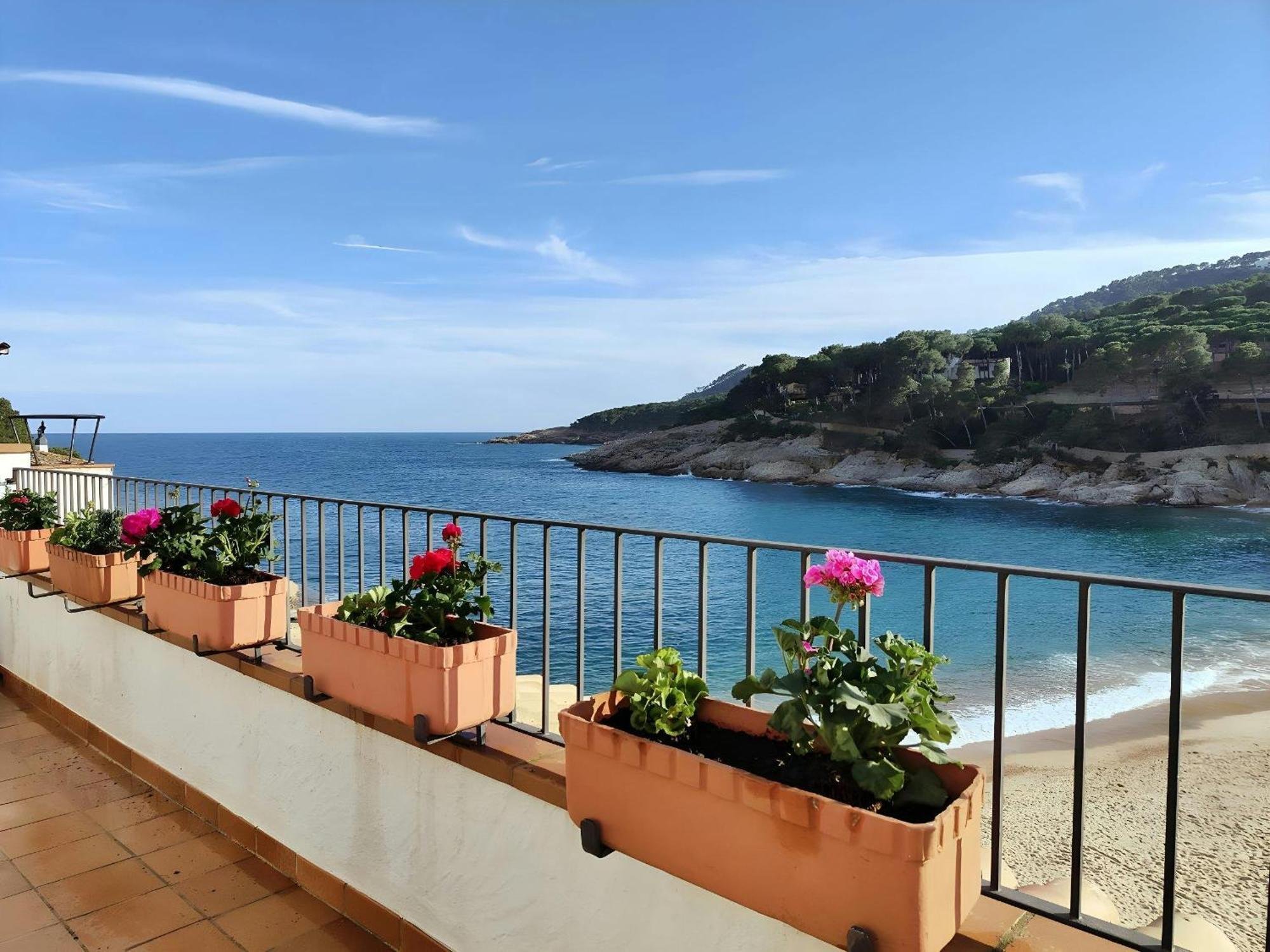 Apartamento Tamariu Platja - Penthouse On Passeig Del Mar. Exterior foto