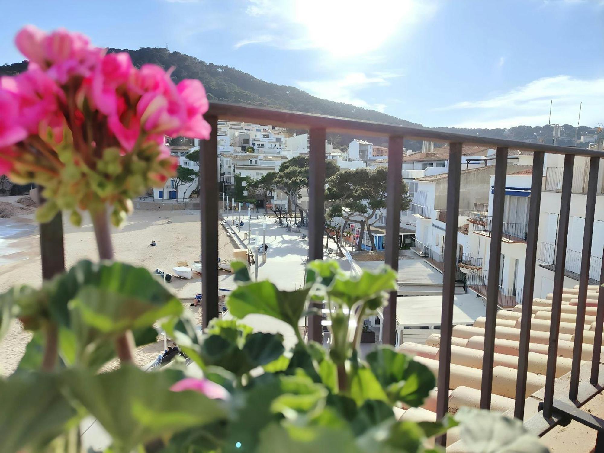 Apartamento Tamariu Platja - Penthouse On Passeig Del Mar. Exterior foto